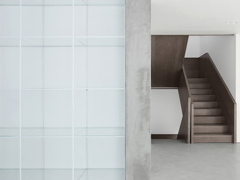 极简风格装修效果图.jpg 楼梯间.jpg